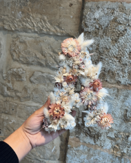 Lettre en fleurs séchées Rose pâle blanc et doré